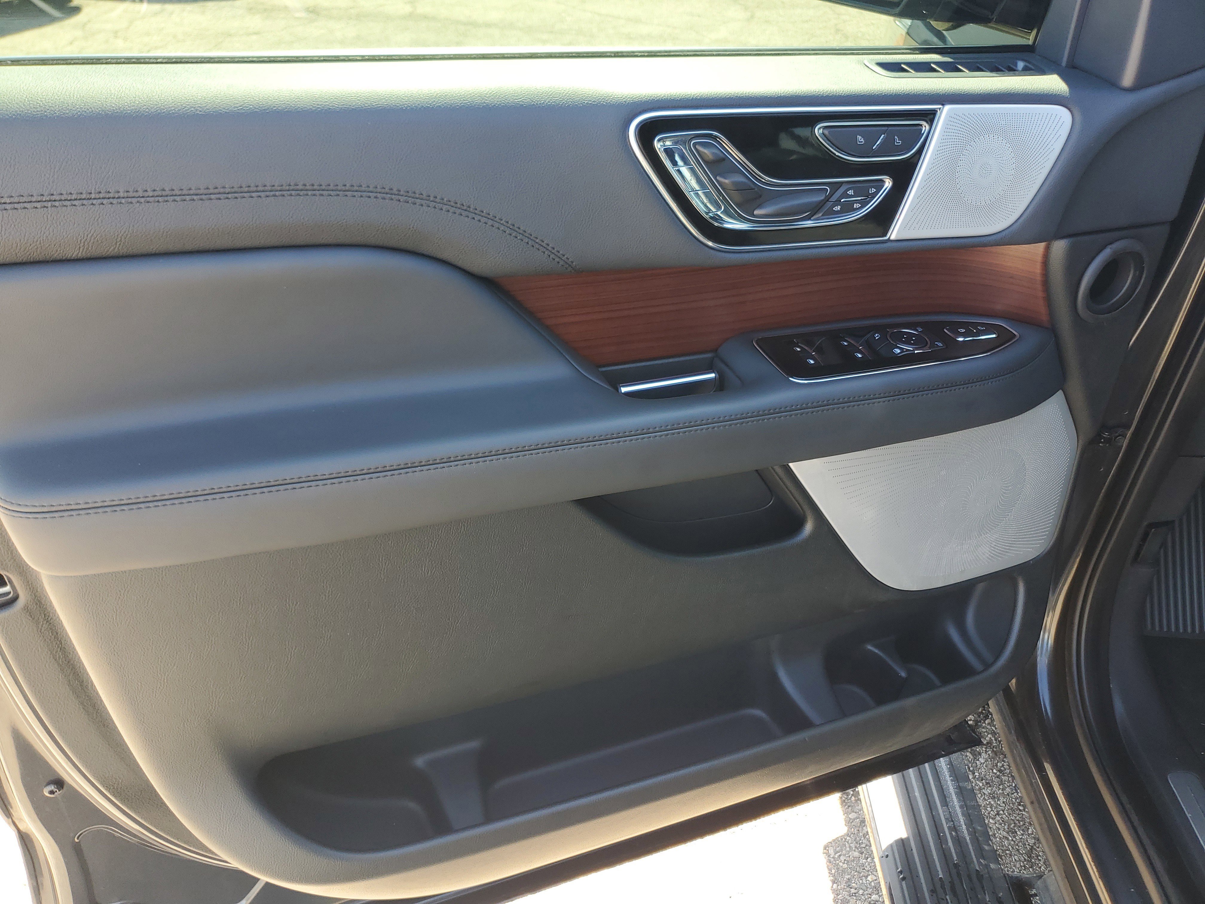 Certified 2023 Lincoln Navigator Reserve AWD/4WD image 10