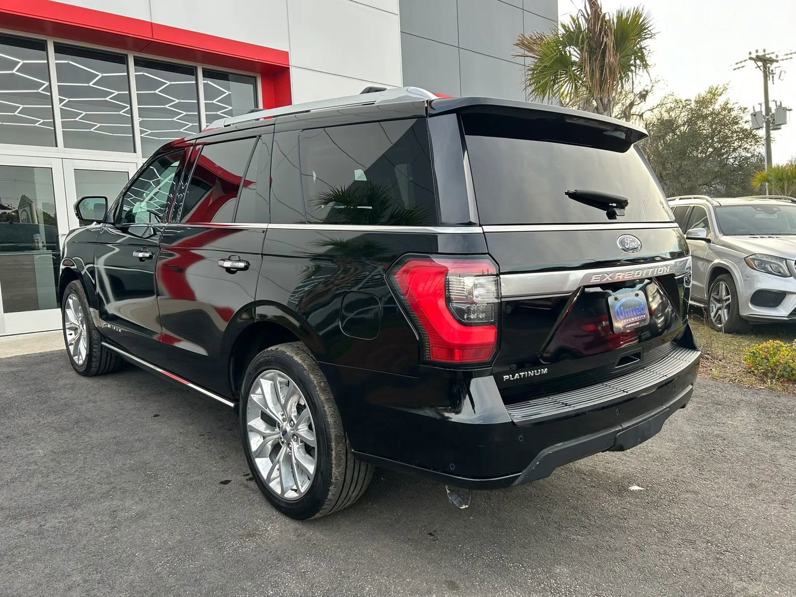 Used 2018 Ford Expedition Platinum AWD/4WD image 6