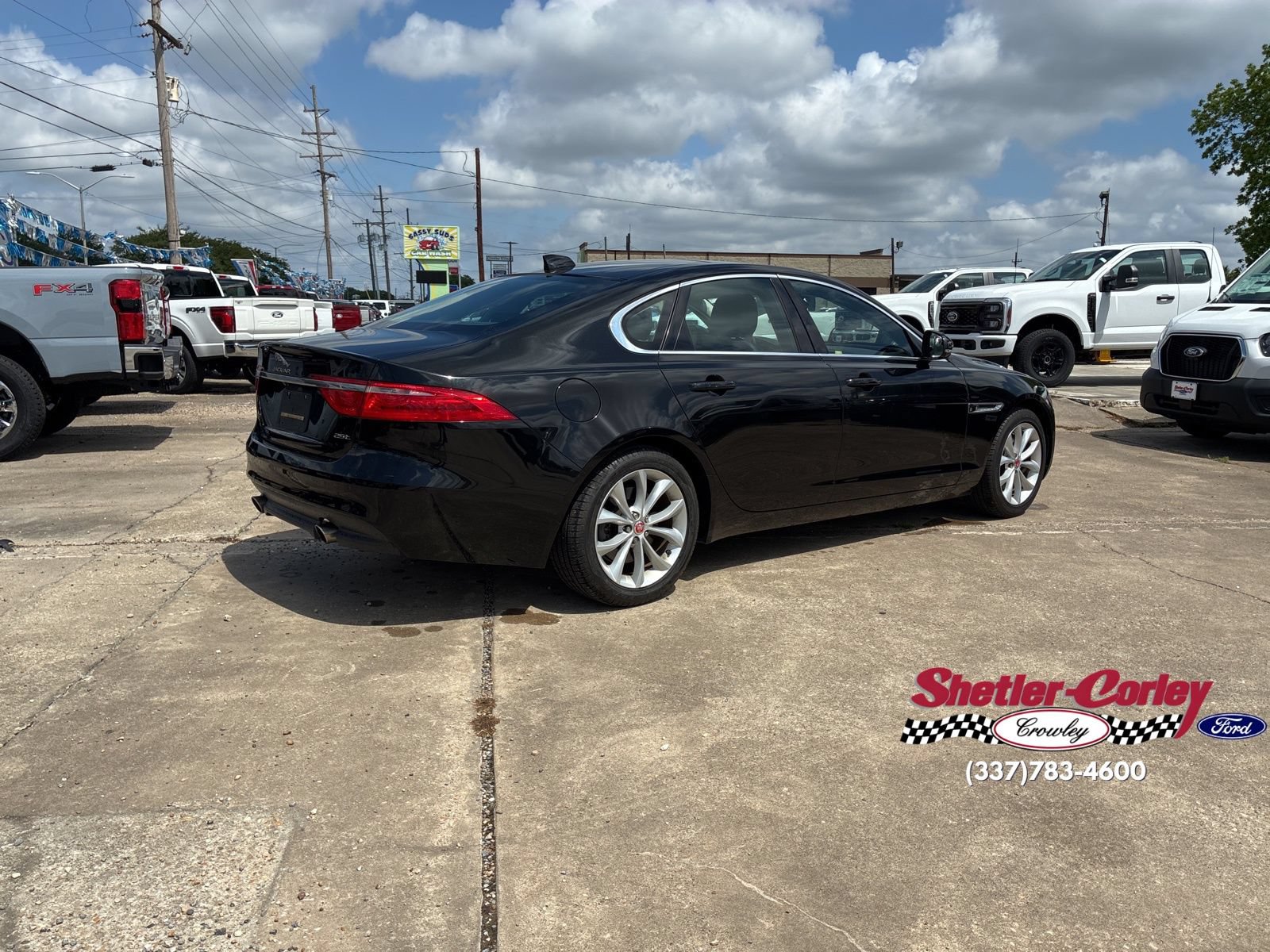 Used 2018 Jaguar XF Premium RWD image 16