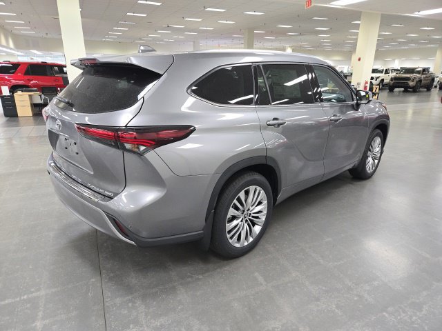 New 2026 Toyota Highlander Platinum AWD/4WD image 5