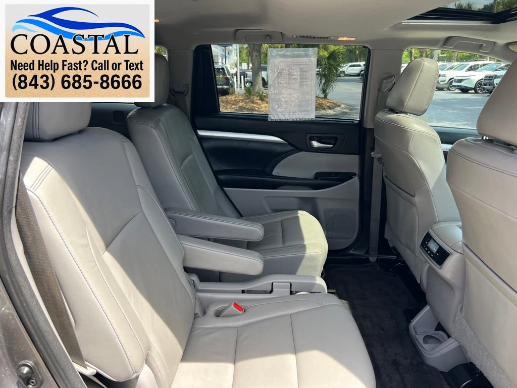 Used 2017 Toyota Highlander XLE FWD image 24