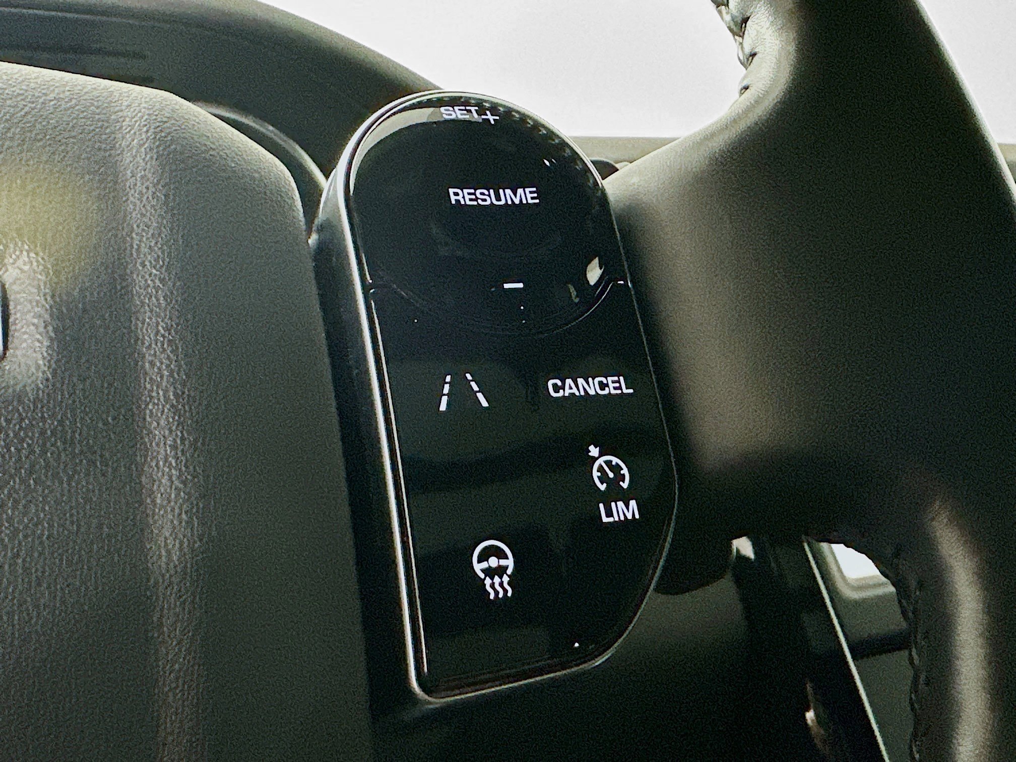 Used 2020 Land Rover Discovery SE image 20