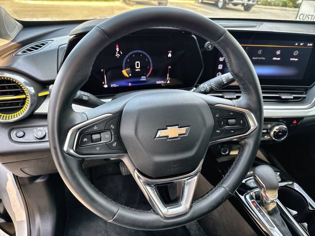 Used 2026 Chevrolet Trax LT w/ Sunroof Package FWD image 14