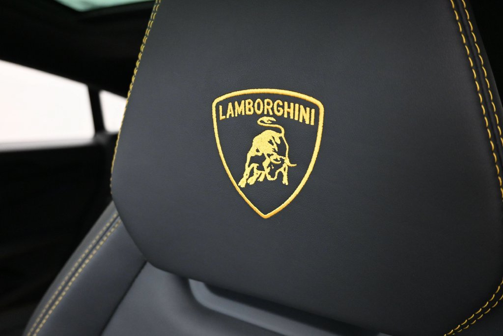 Used 2025 Lamborghini Urus SE AWD/4WD image 11