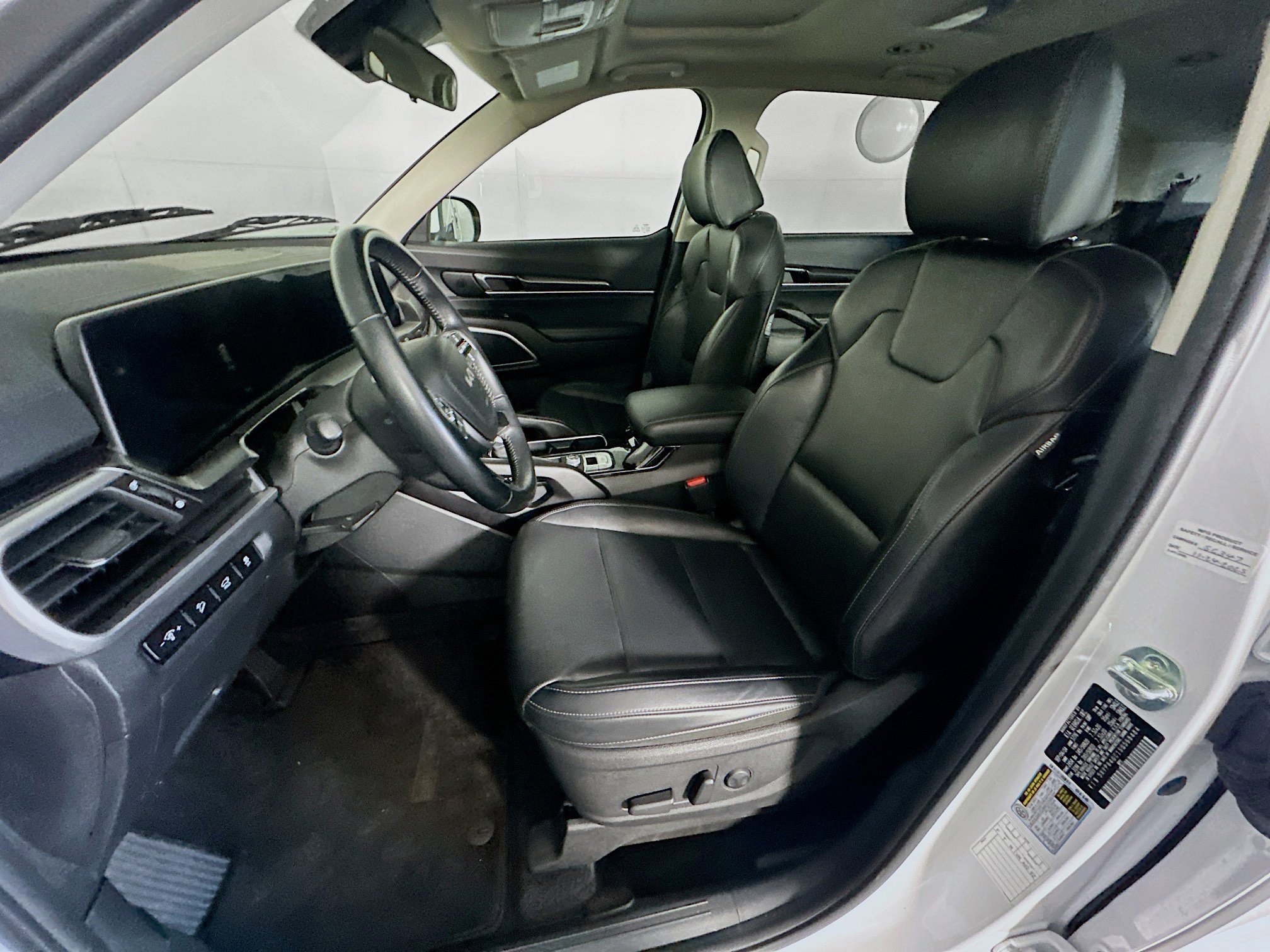 Used 2025 Kia Telluride S image 13