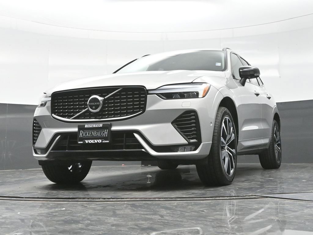 Used 2025 Volvo XC60 B5 Plus image 16