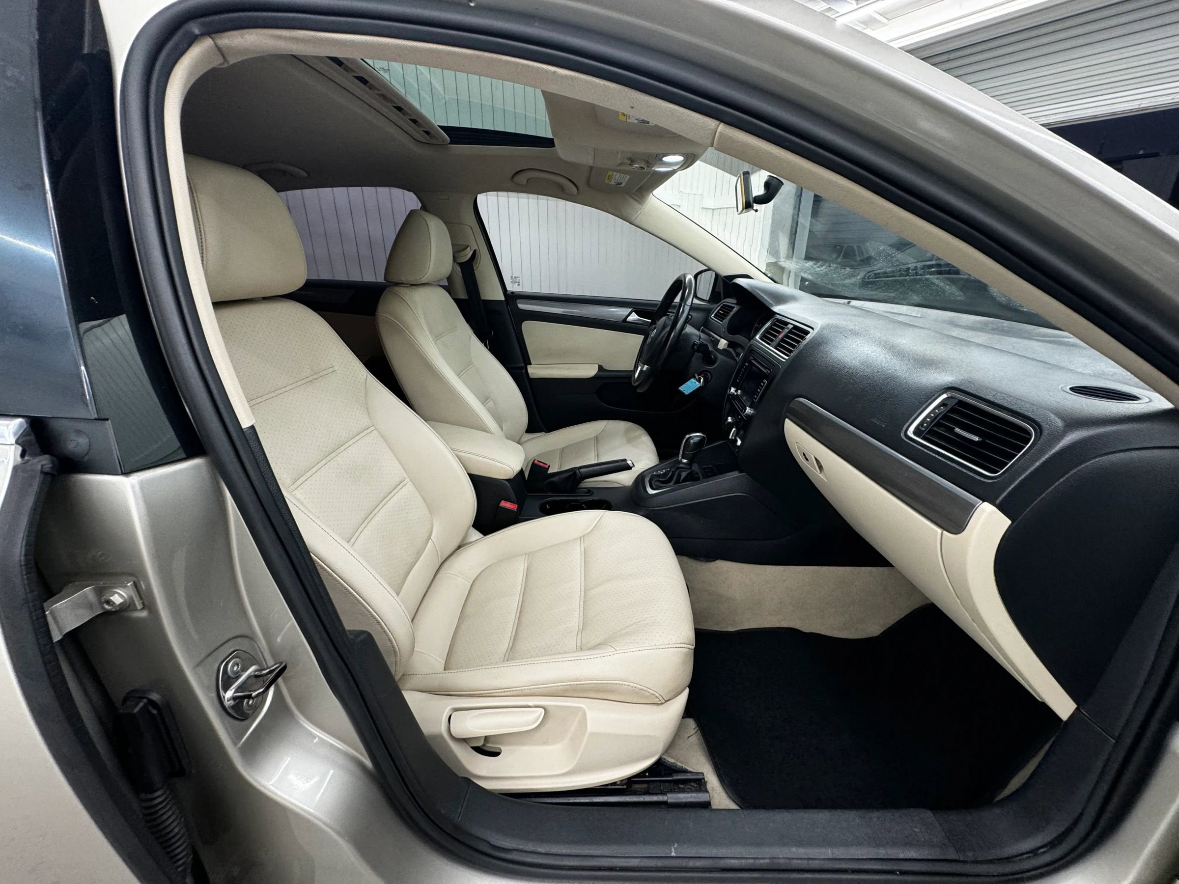 Used 2013 Volkswagen Jetta TDI image 16