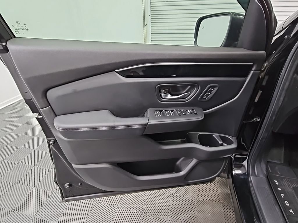 Used 2023 Honda Pilot Touring image 32