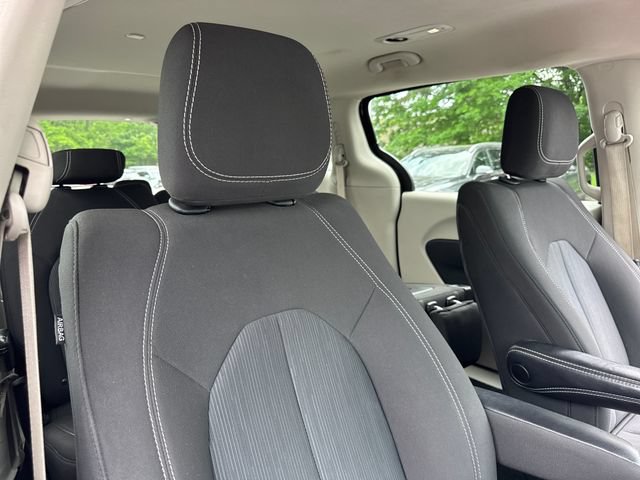 Used 2023 Chrysler Voyager LX FWD image 29