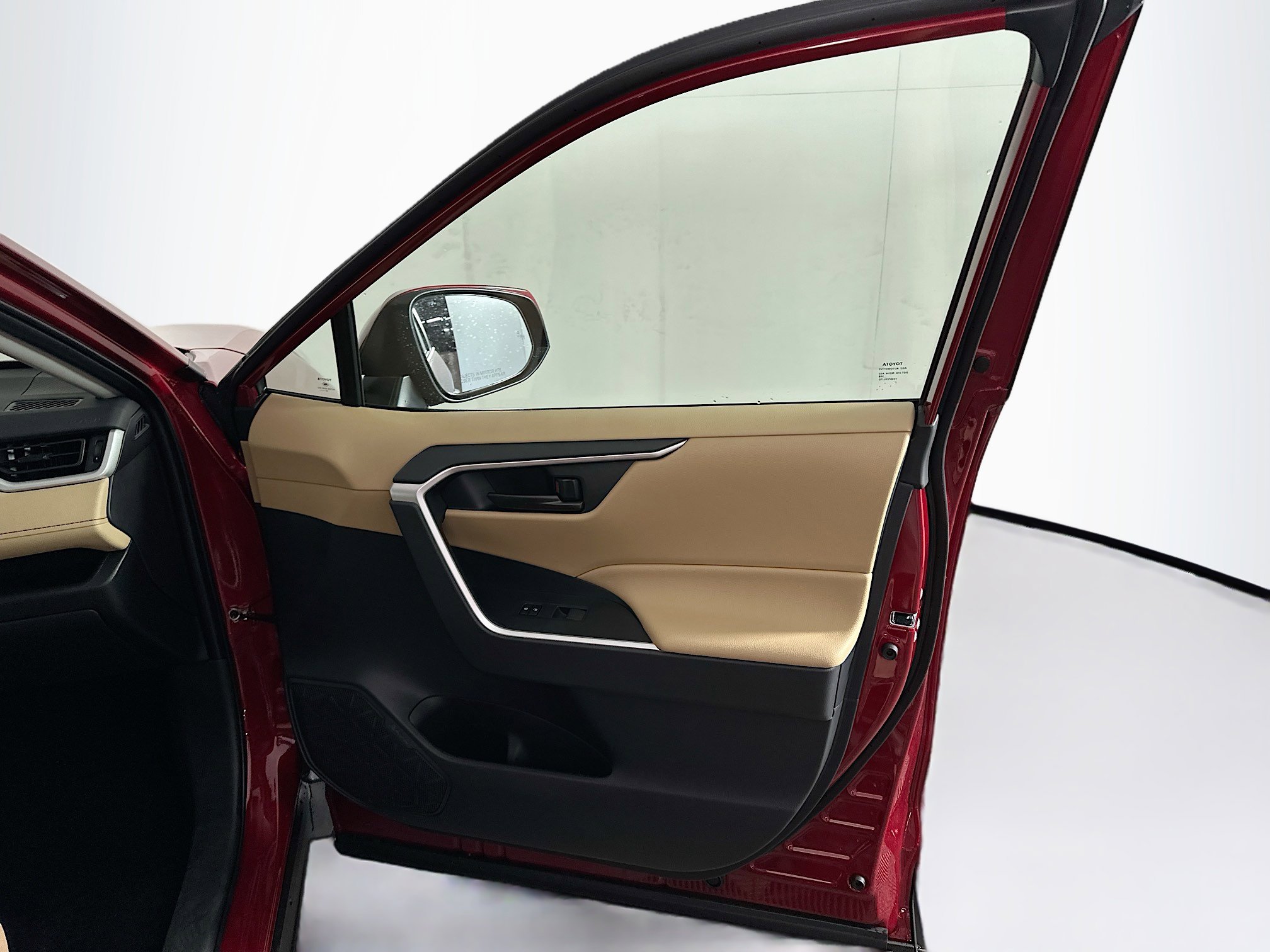 Used 2025 Toyota RAV4 LE image 31