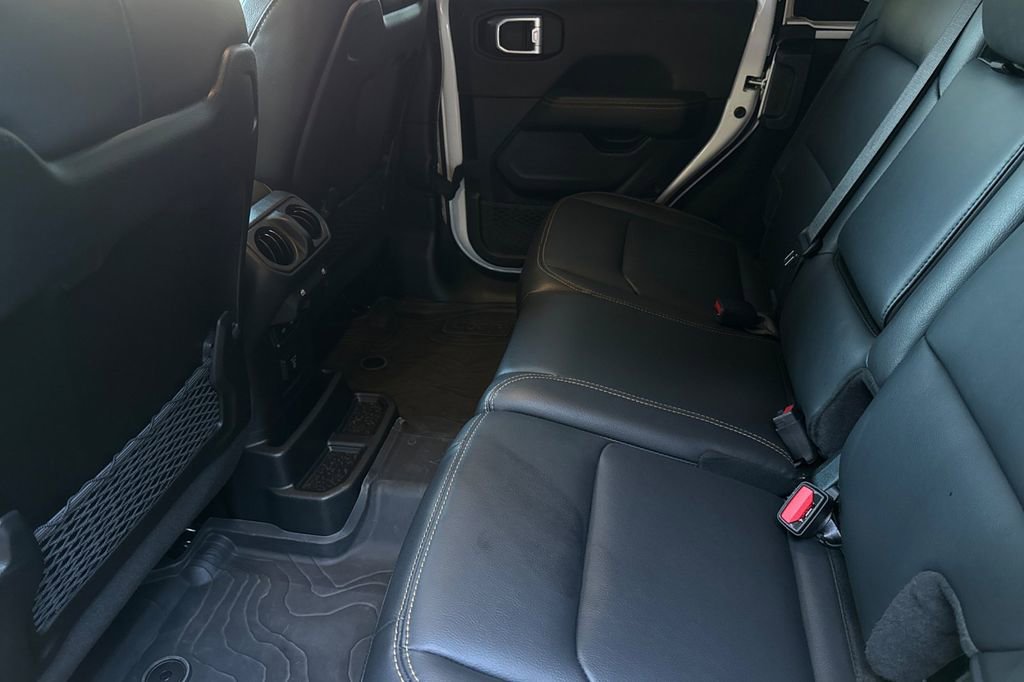 Used 2024 Jeep Wrangler Sahara image 13