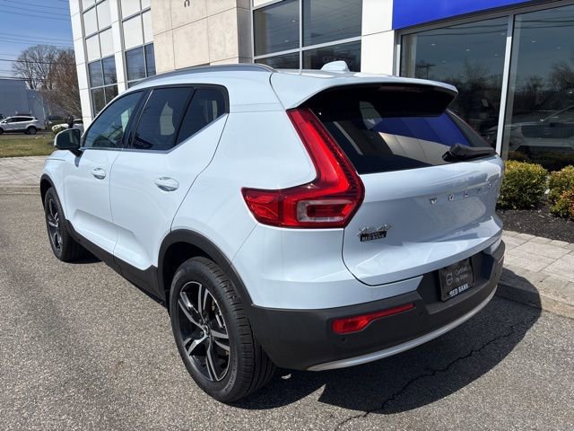 Used 2025 Volvo XC40 B5 Core image 3