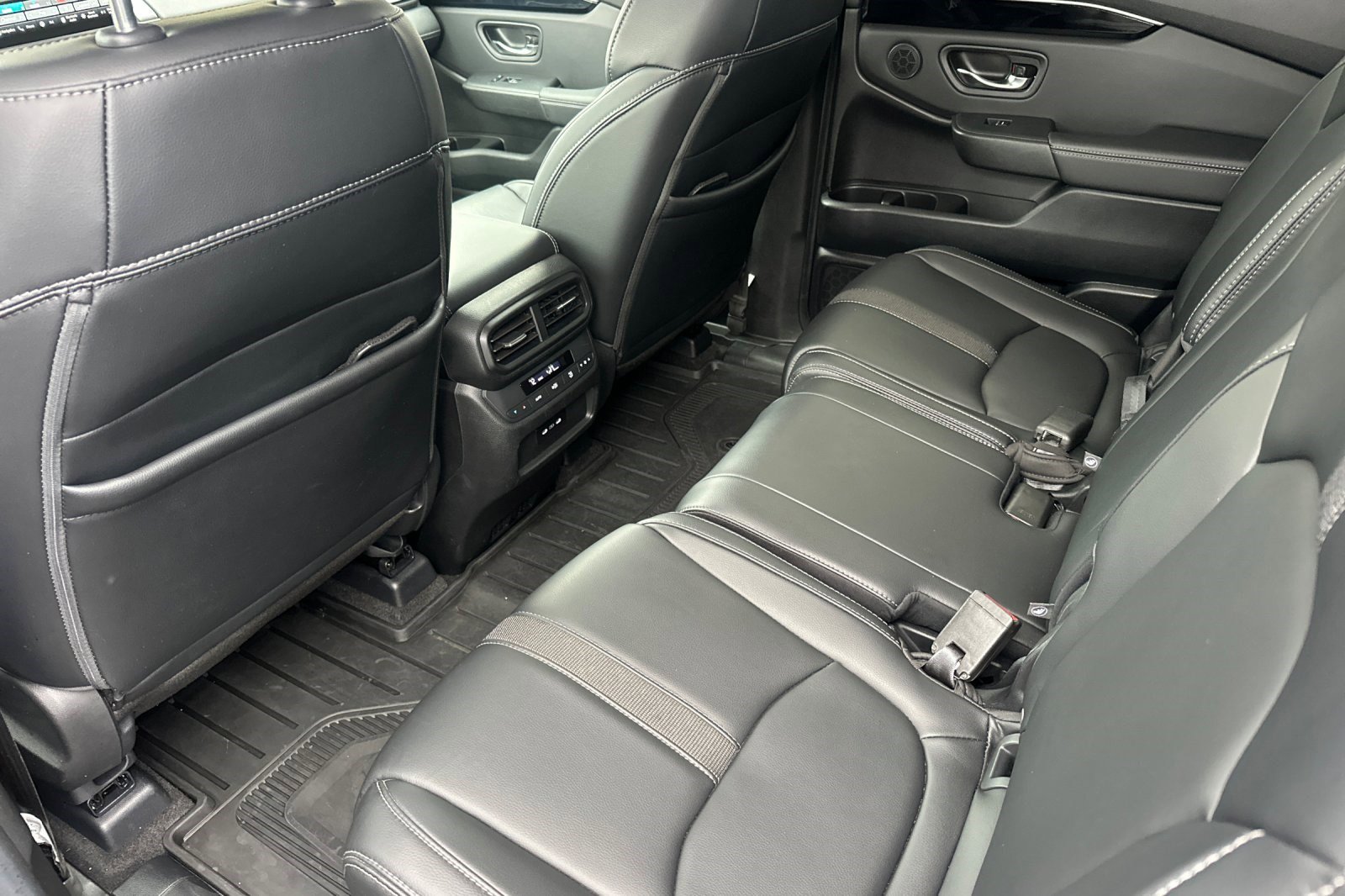 Used 2024 Honda Pilot Touring image 15