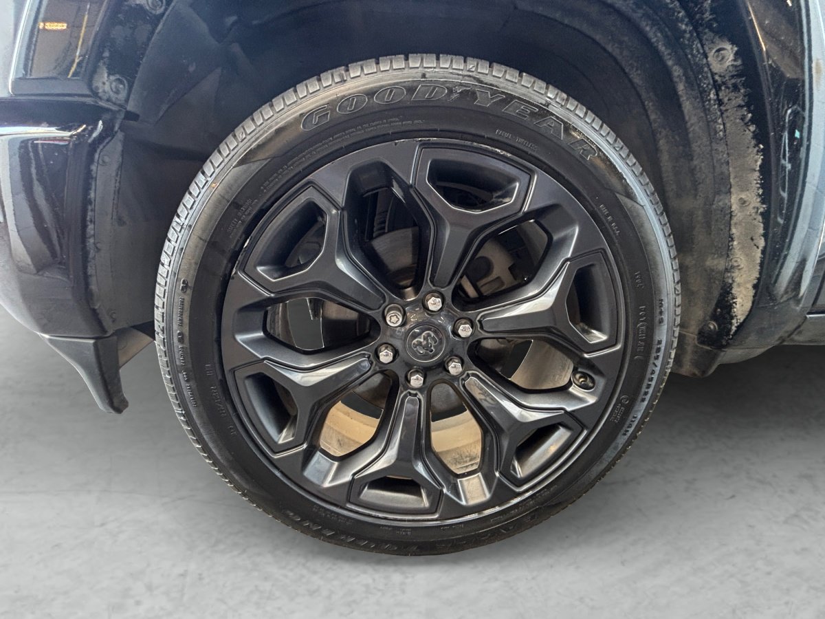 Used 2020 RAM 1500 Limited w/ Black Appearance Package image 28