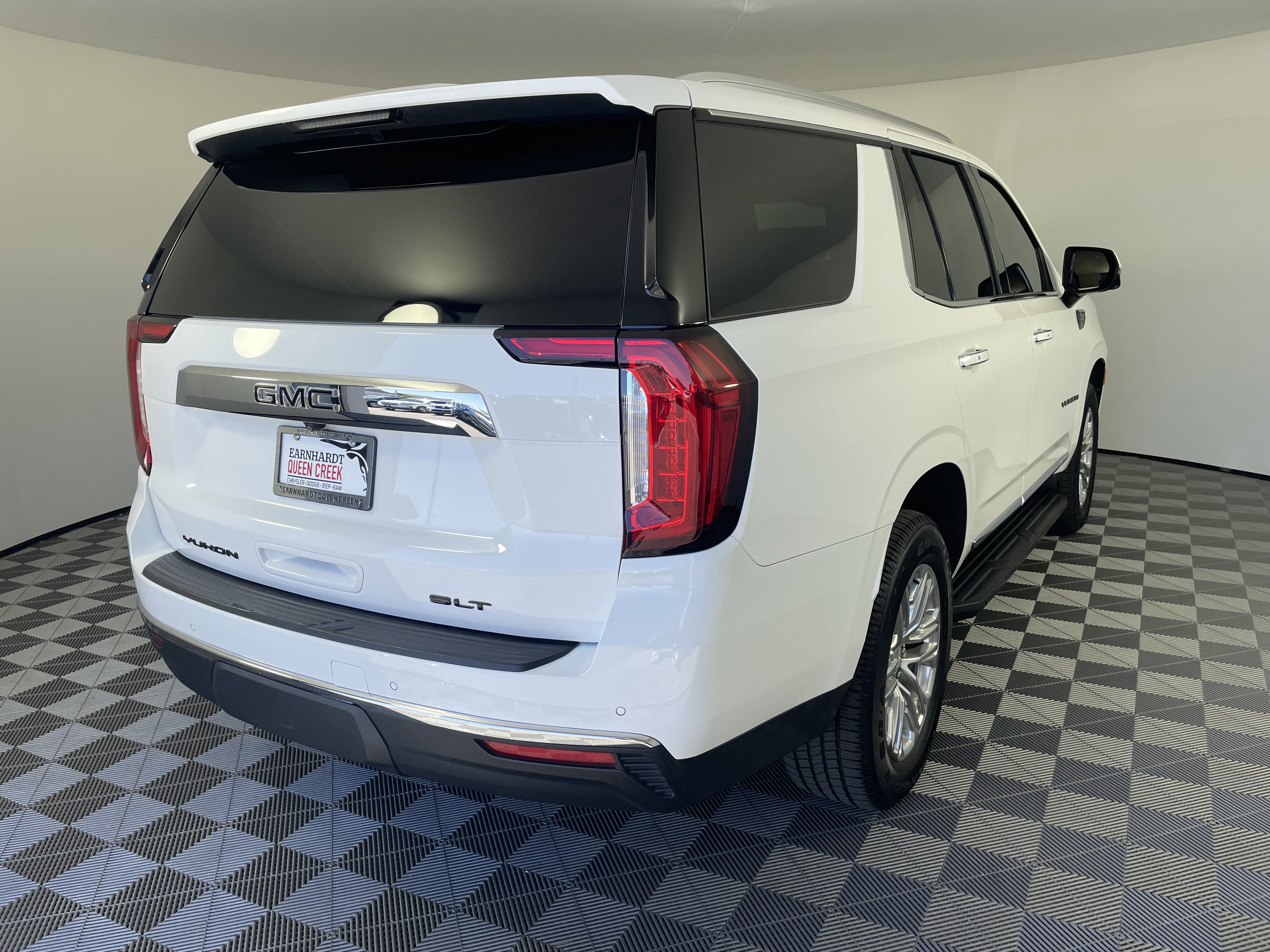 Used 2022 GMC Yukon SLT w/ SLT Luxury Package image 5