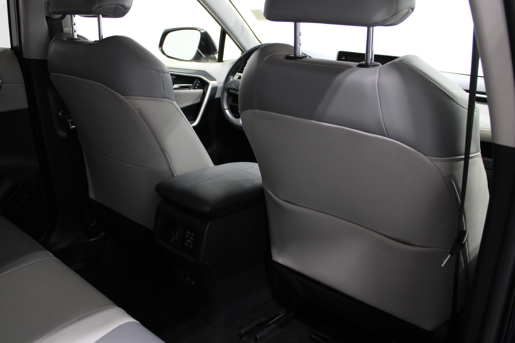 Used 2019 Toyota RAV4 Limited AWD/4WD image 22