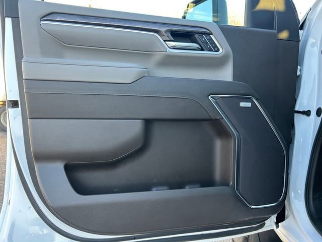 Used 2024 Chevrolet Silverado 2500 LTZ w/ LTZ Premium Package image 18
