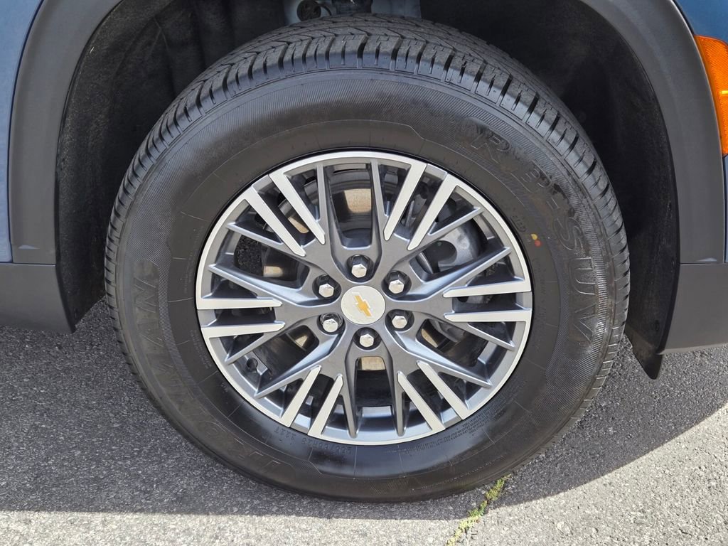 Used 2025 Chevrolet Traverse LT AWD/4WD image 9