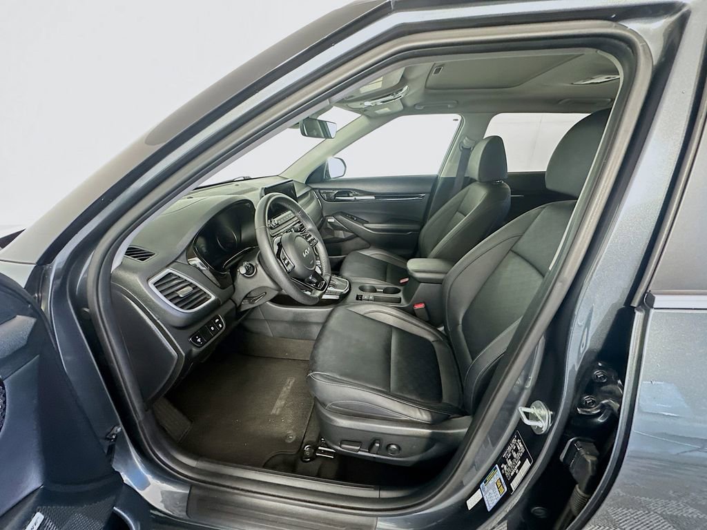 Used 2023 Kia Seltos SX w/ SX Sunroof Package AWD/4WD image 22