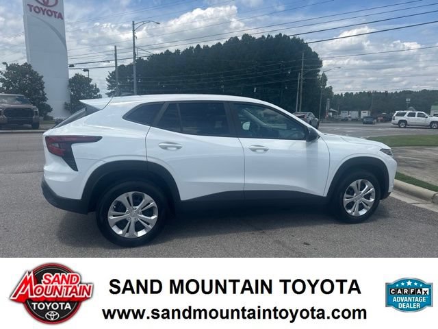 Used 2025 Chevrolet Trax LS FWD image 2