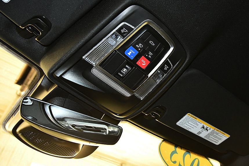 Used 2023 RAM 1500 Laramie AWD/4WD image 29