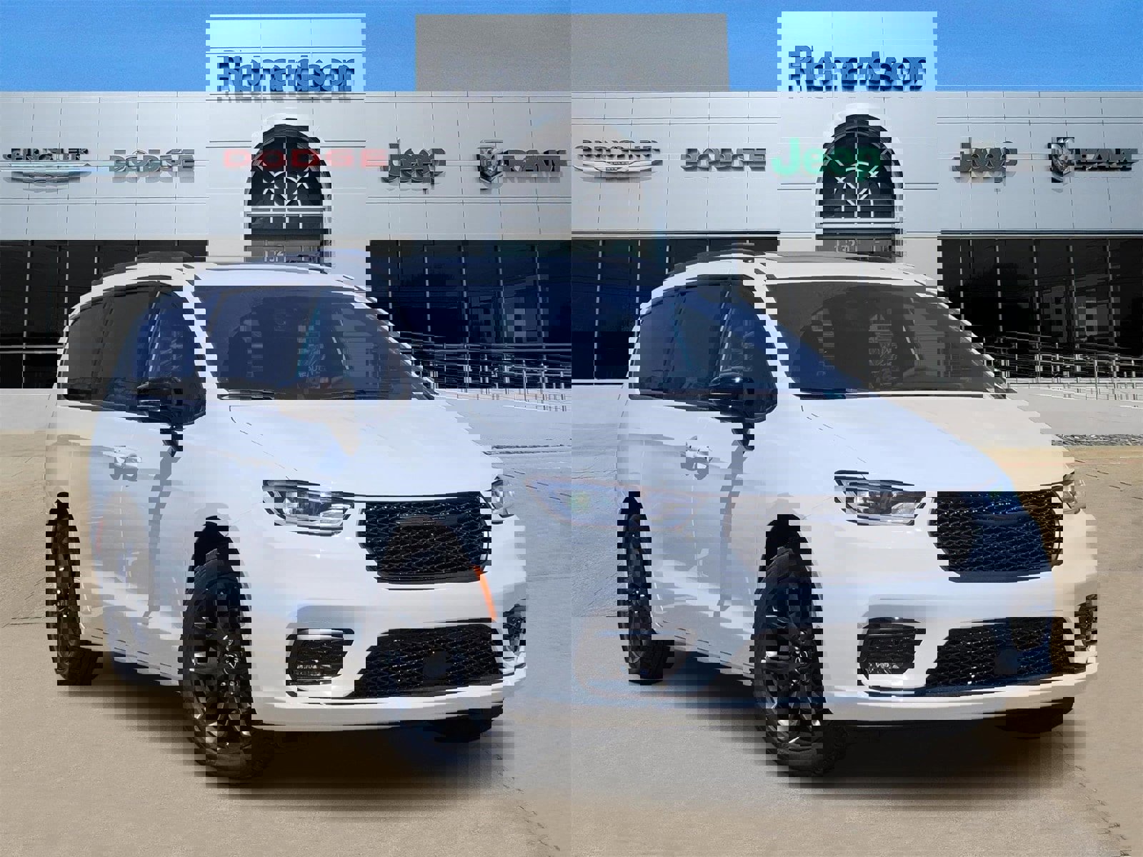 New 2025 Chrysler Pacifica Limited