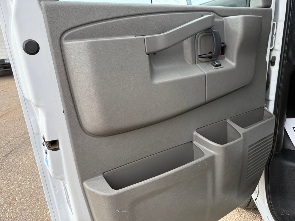 Used 2016 GMC Savana 3500 RWD image 23