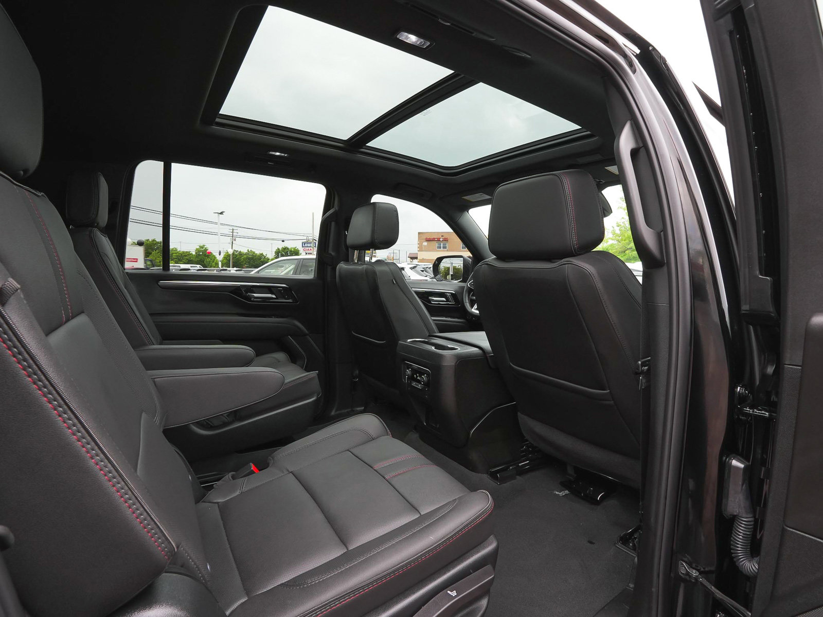 Used 2026 Chevrolet Suburban RST w/ RST Capability Package AWD/4WD image 44