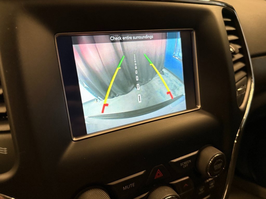 Used 2018 Jeep Grand Cherokee Laredo image 13