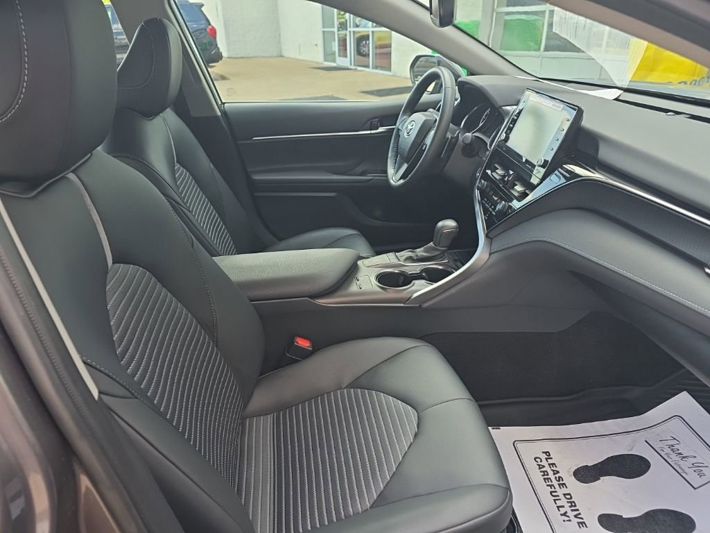 Used 2024 Toyota Camry SE w/ Cold Weather Package FWD image 8