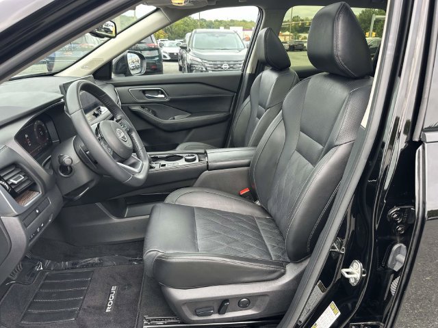 Used 2024 Nissan Rogue Platinum AWD/4WD image 16