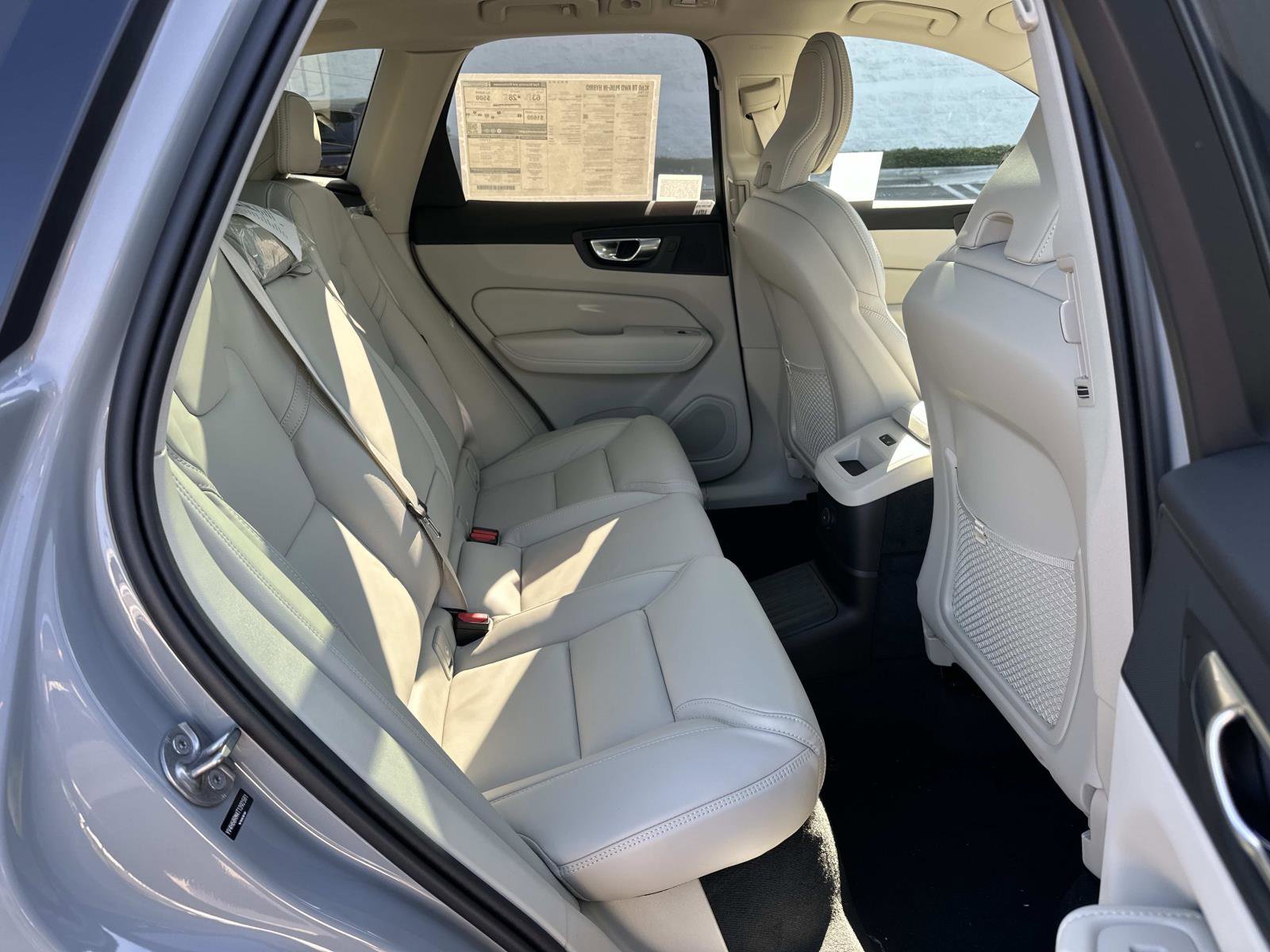 New 2026 Volvo XC60 T8 Ultra w/ Protection Package Premier AWD/4WD image 19