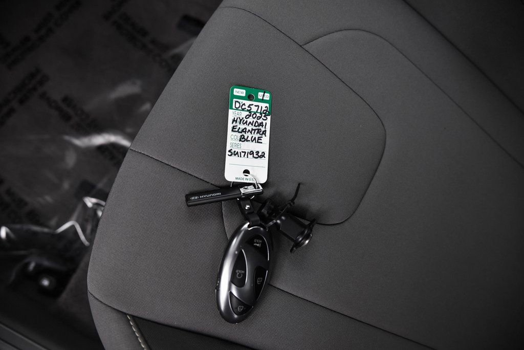 Used 2025 Hyundai Elantra SEL image 24