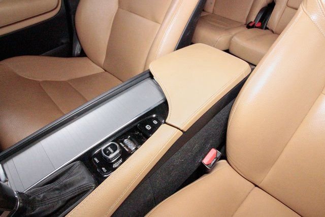 Used 2016 Volvo XC90 T6 Momentum image 12