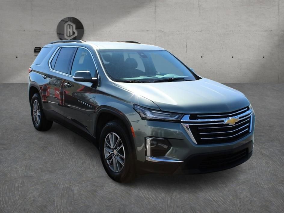 Used 2023 Chevrolet Traverse LT image 3