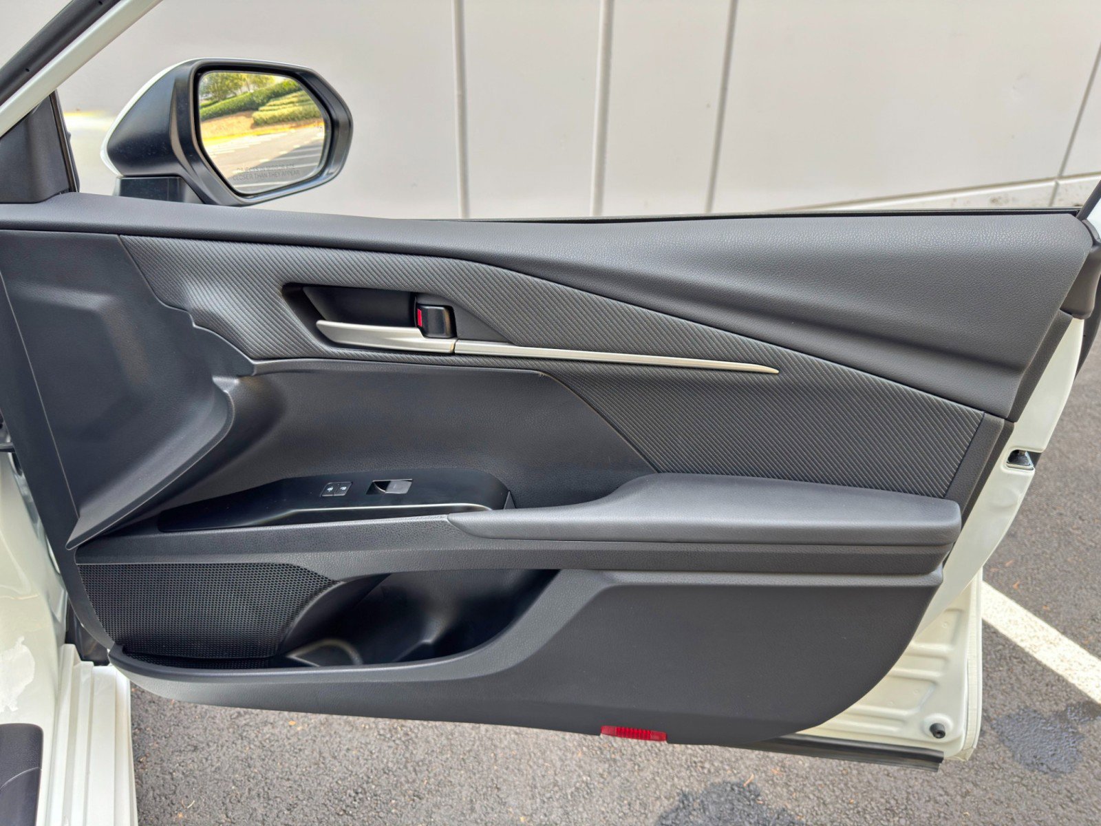 Used 2025 Toyota Camry SE image 43