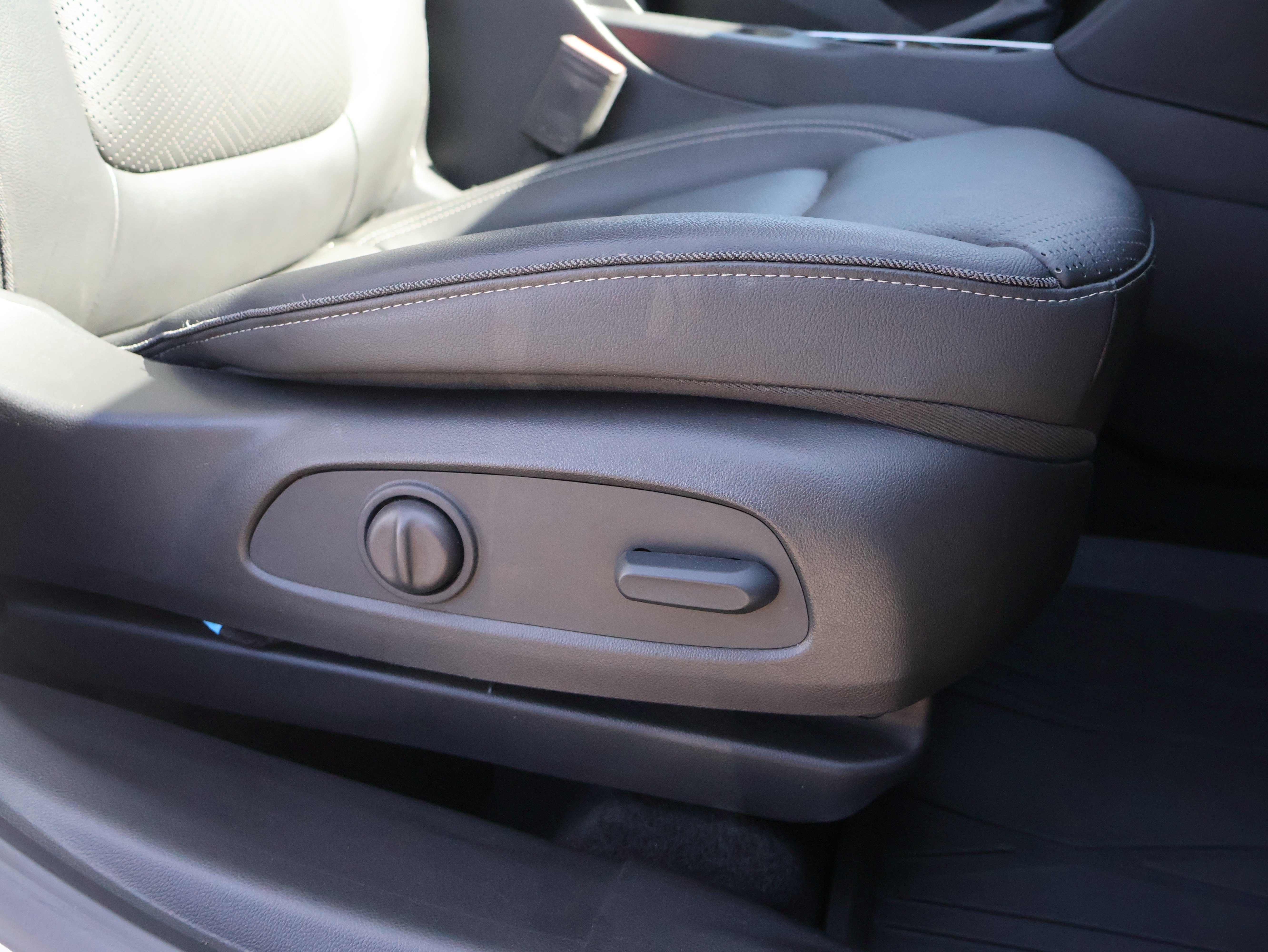 Used 2023 Buick Encore GX Essence w/ Experience Buick Package AWD/4WD image 9