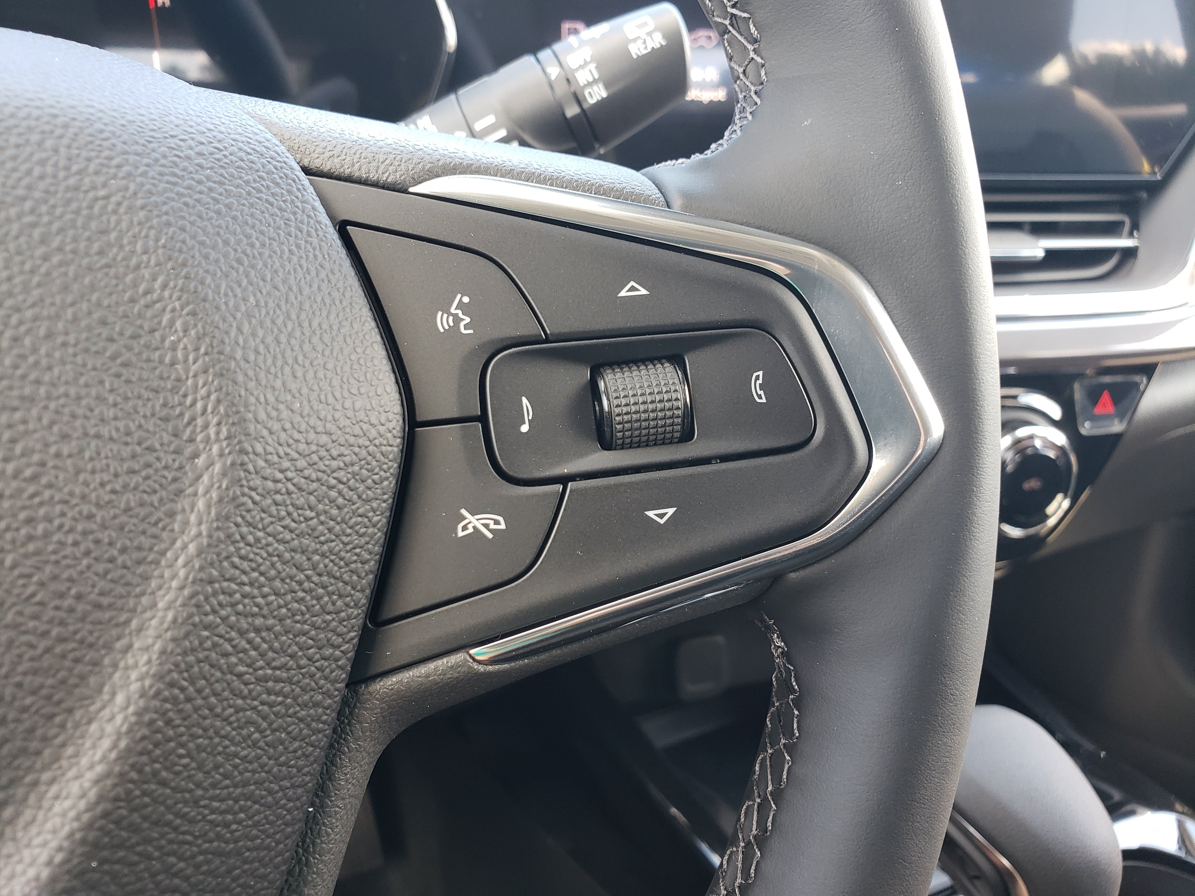 New 2026 Chevrolet Trax ACTIV w/ Sunroof Package FWD image 19