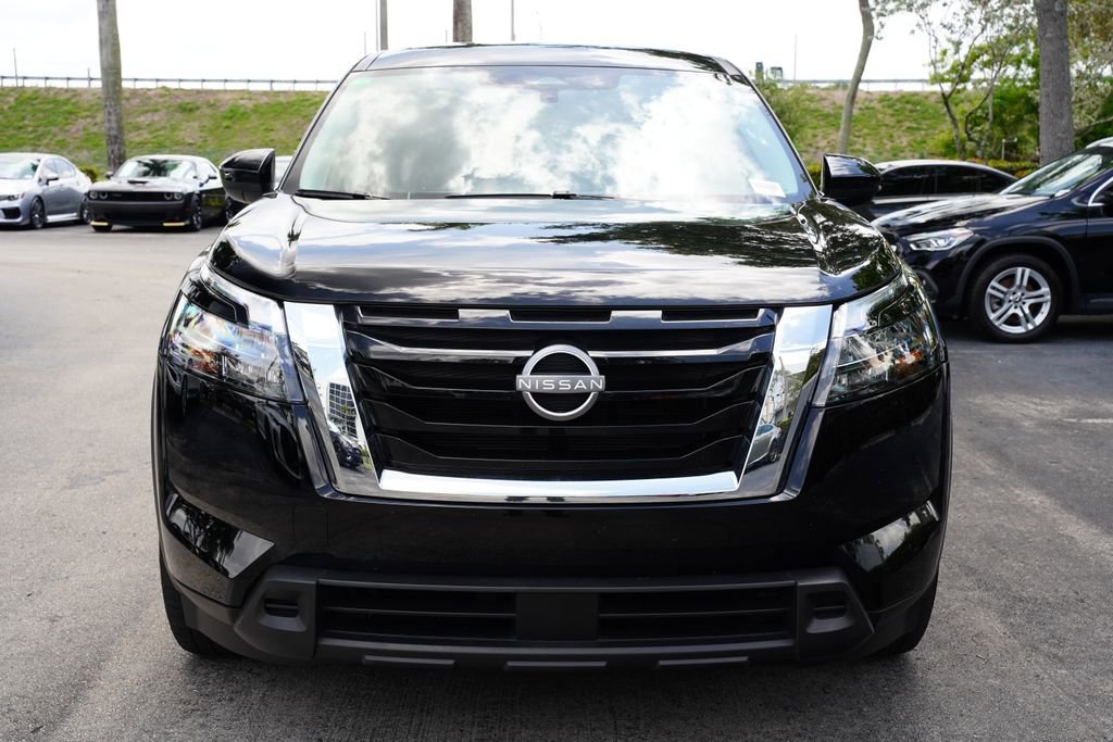 Used 2023 Nissan Pathfinder S image 2