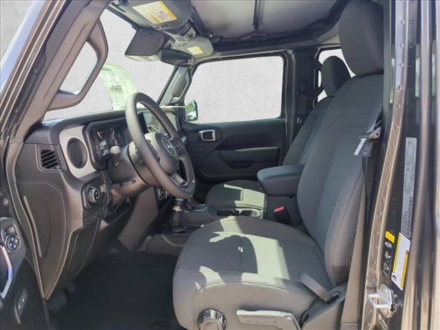 Certified 2025 Jeep Gladiator Sport AWD/4WD image 4