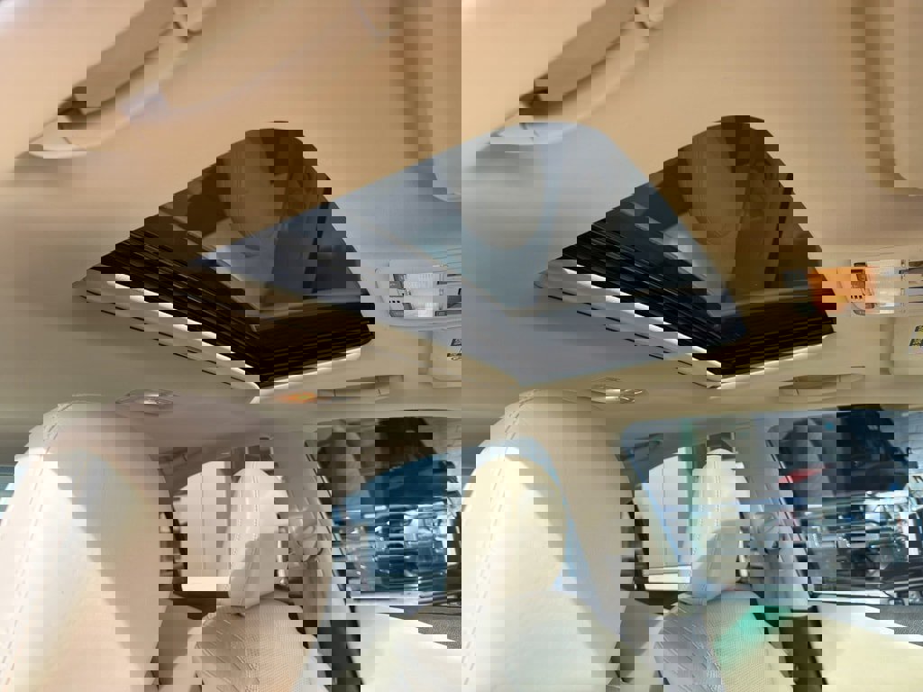 Used 2010 Lexus HS 250h Premium image 12