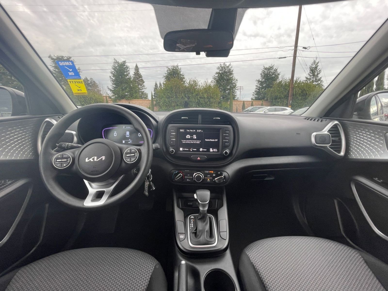 Used 2025 Kia Soul LX w/ LX Technology Package FWD image 28