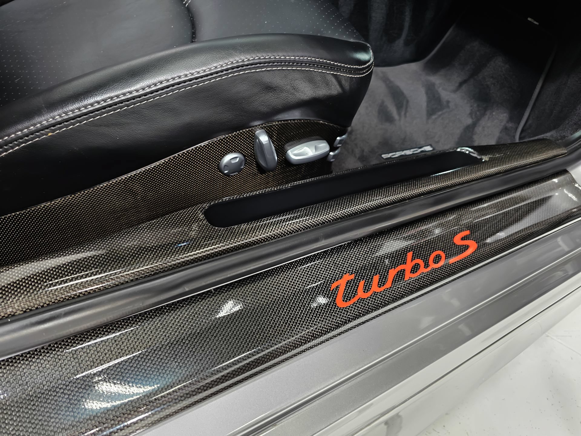 Used 2011 Porsche 911 Turbo S AWD/4WD image 48