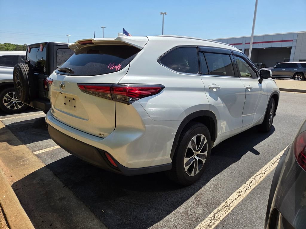 Used 2022 Toyota Highlander XLE FWD image 9