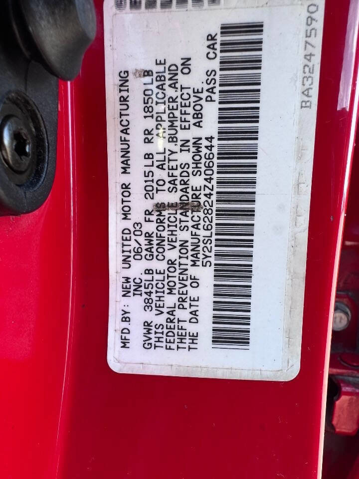 Used 2004 Pontiac Vibe w/ Moon And Tunes Value Package image 12