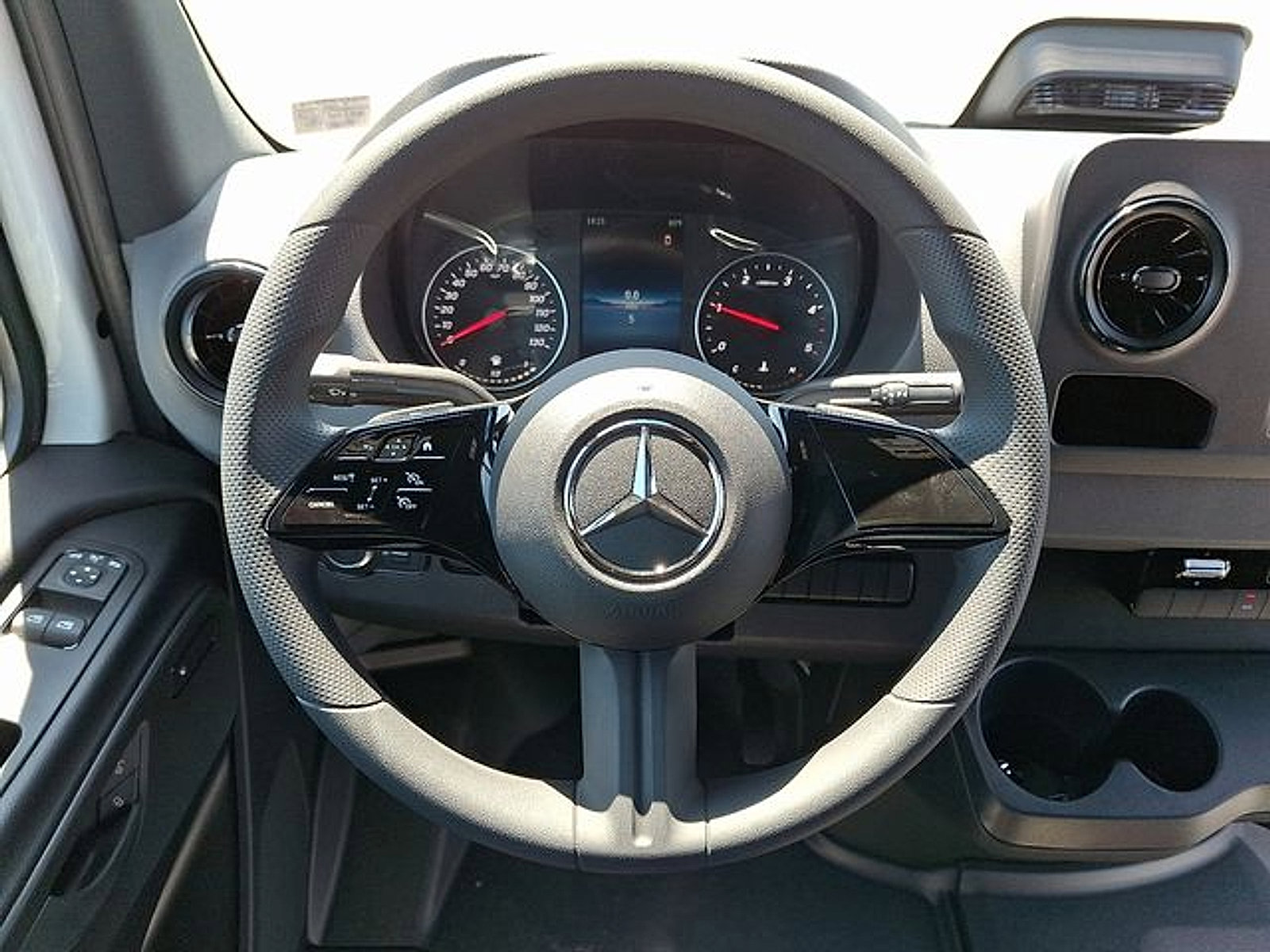 Used 2025 Mercedes-Benz Sprinter 2500 image 19