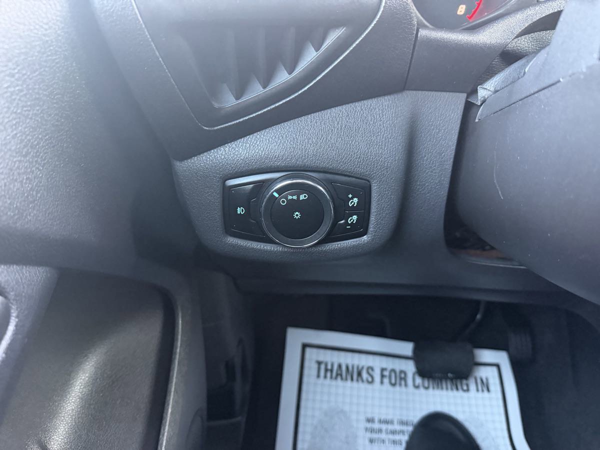 Used 2015 Ford Transit Connect XLT image 24