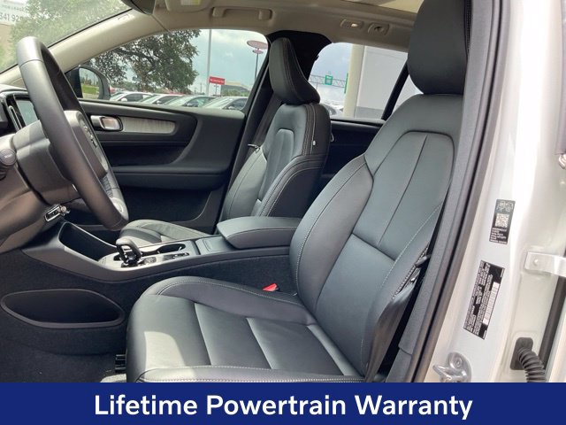 New 2026 Volvo XC40 B4 Core w/ Climate Package FWD image 12