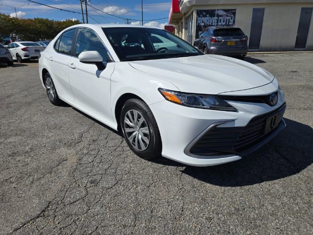 Used 2022 Toyota Camry LE image 1