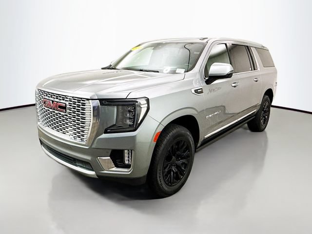 Used 2024 GMC Yukon XL Denali AWD/4WD image 3